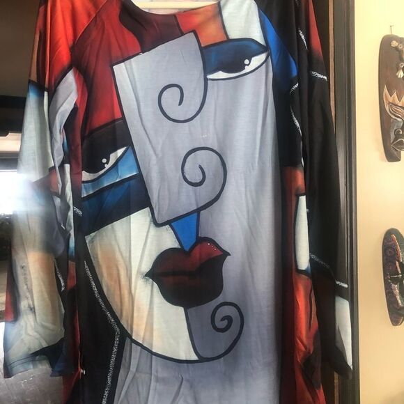💥💥NWT Abstract long sleeve top. - Picture 4 of 5